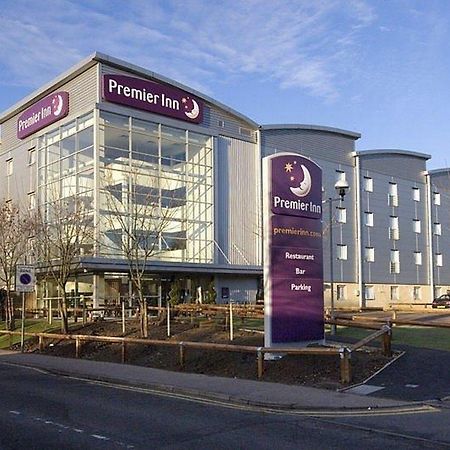 Premier Inn Watford Central エクステリア 写真