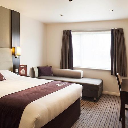 Premier Inn Watford Central エクステリア 写真