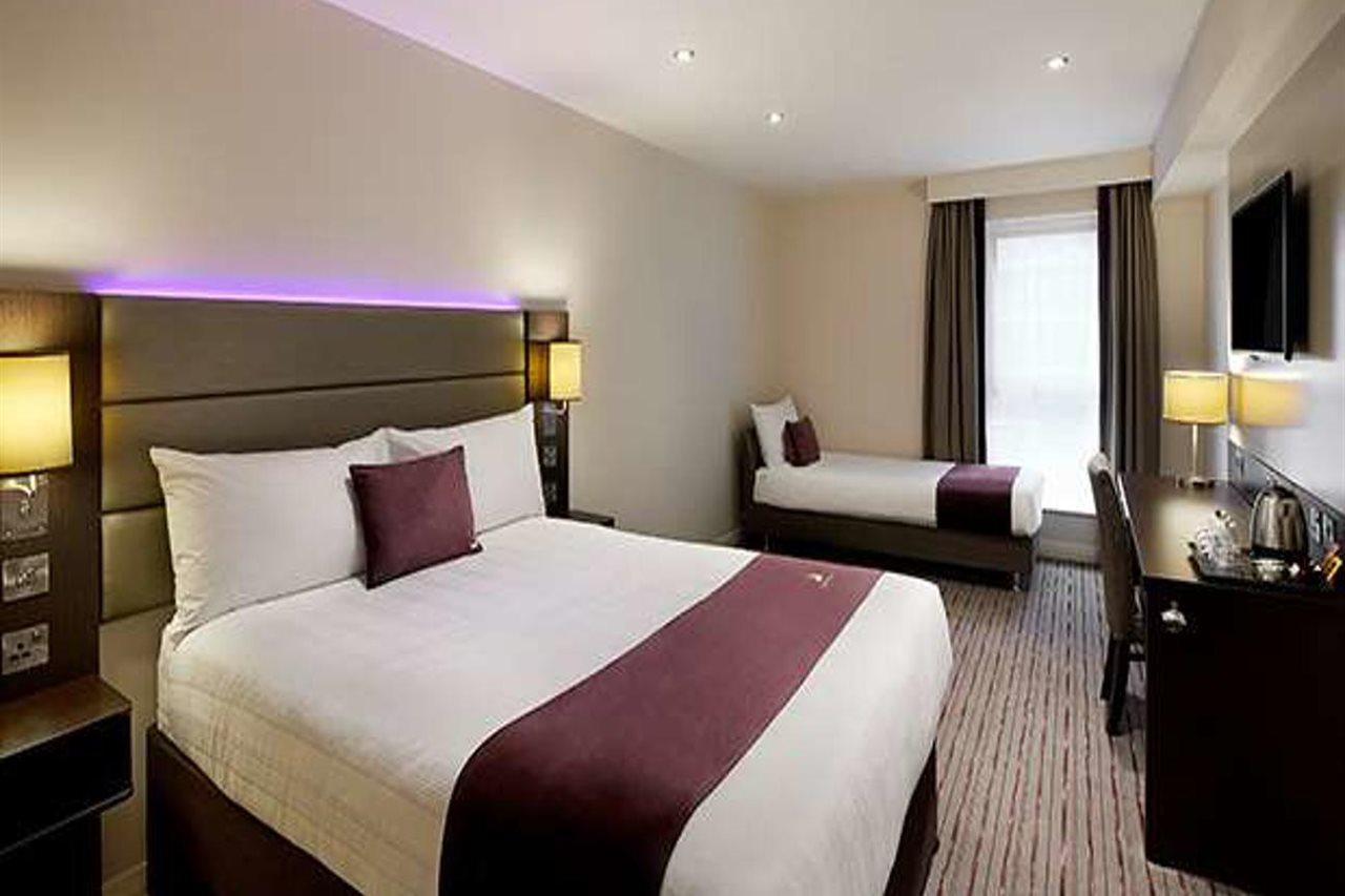 Premier Inn Watford Central エクステリア 写真