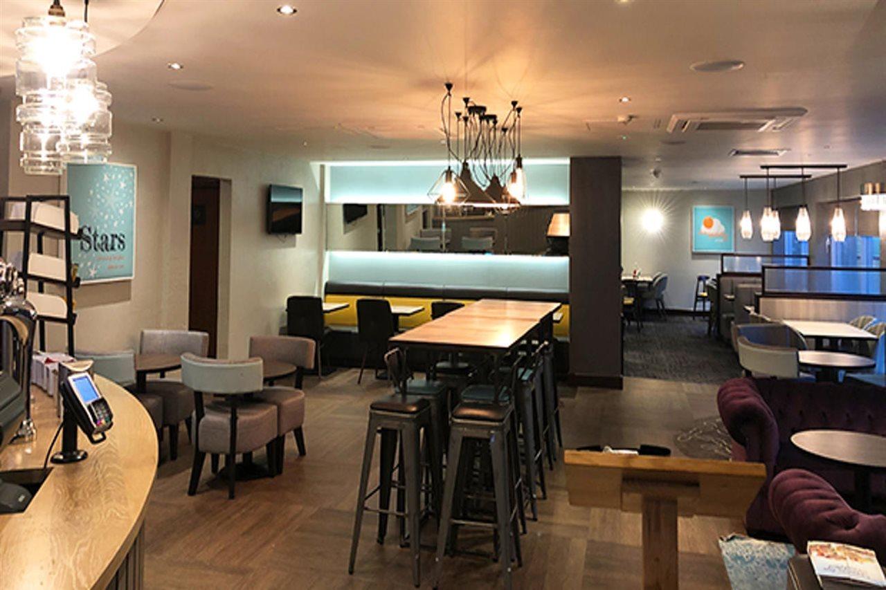 Premier Inn Watford Central エクステリア 写真