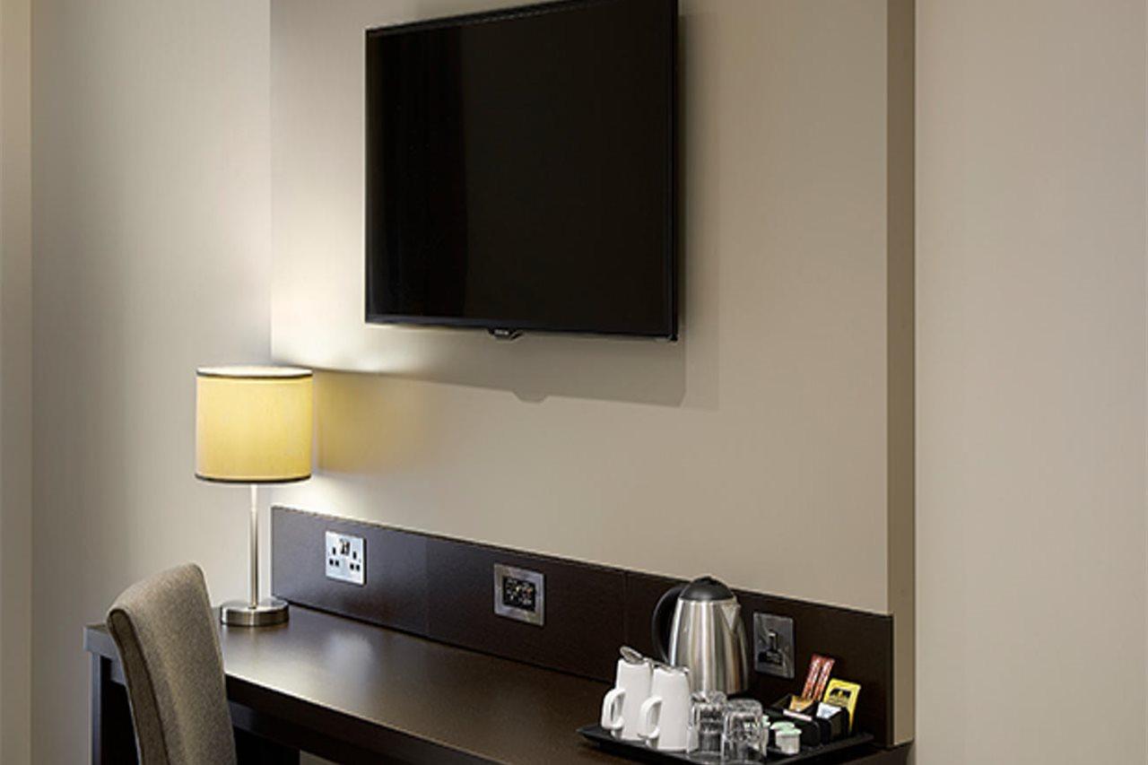 Premier Inn Watford Central エクステリア 写真