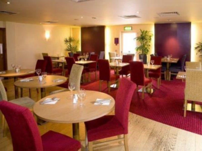 Premier Inn Watford Central エクステリア 写真