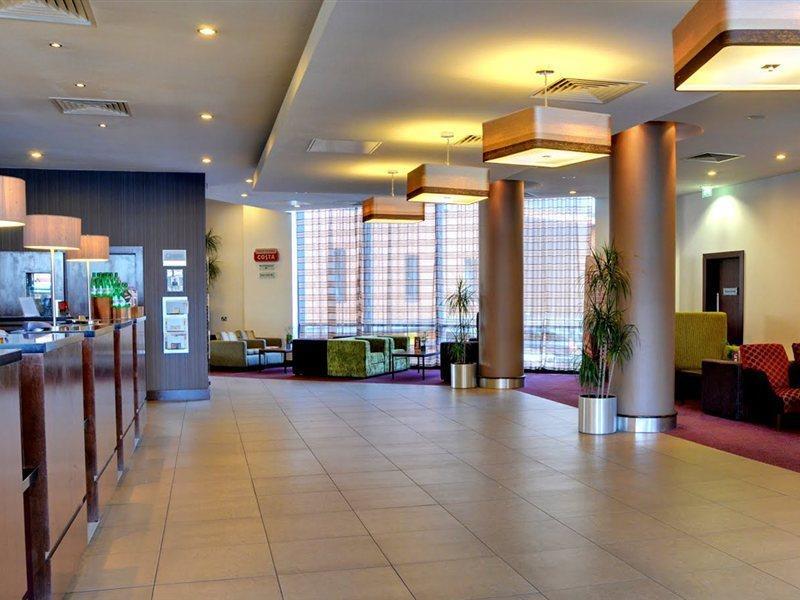 Premier Inn Watford Central エクステリア 写真