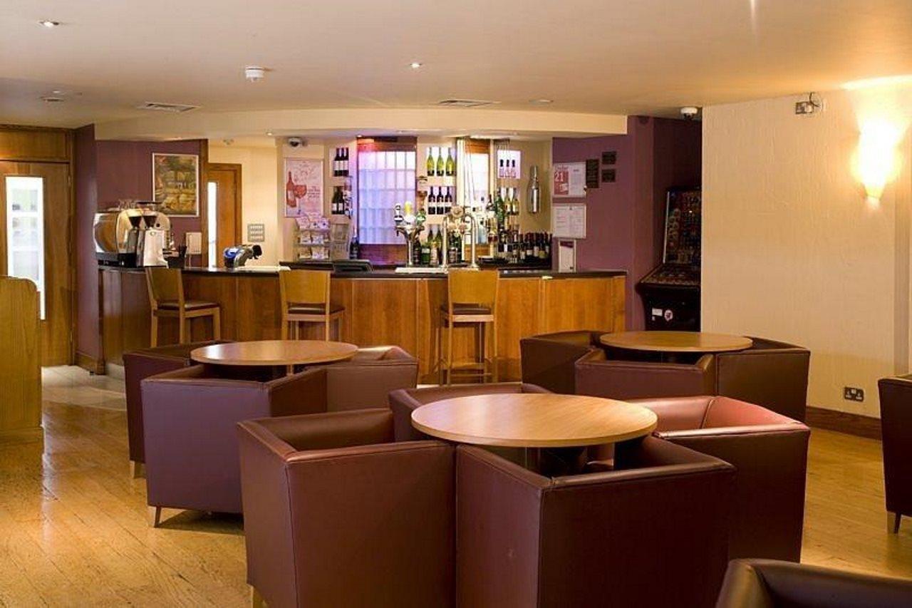 Premier Inn Watford Central エクステリア 写真