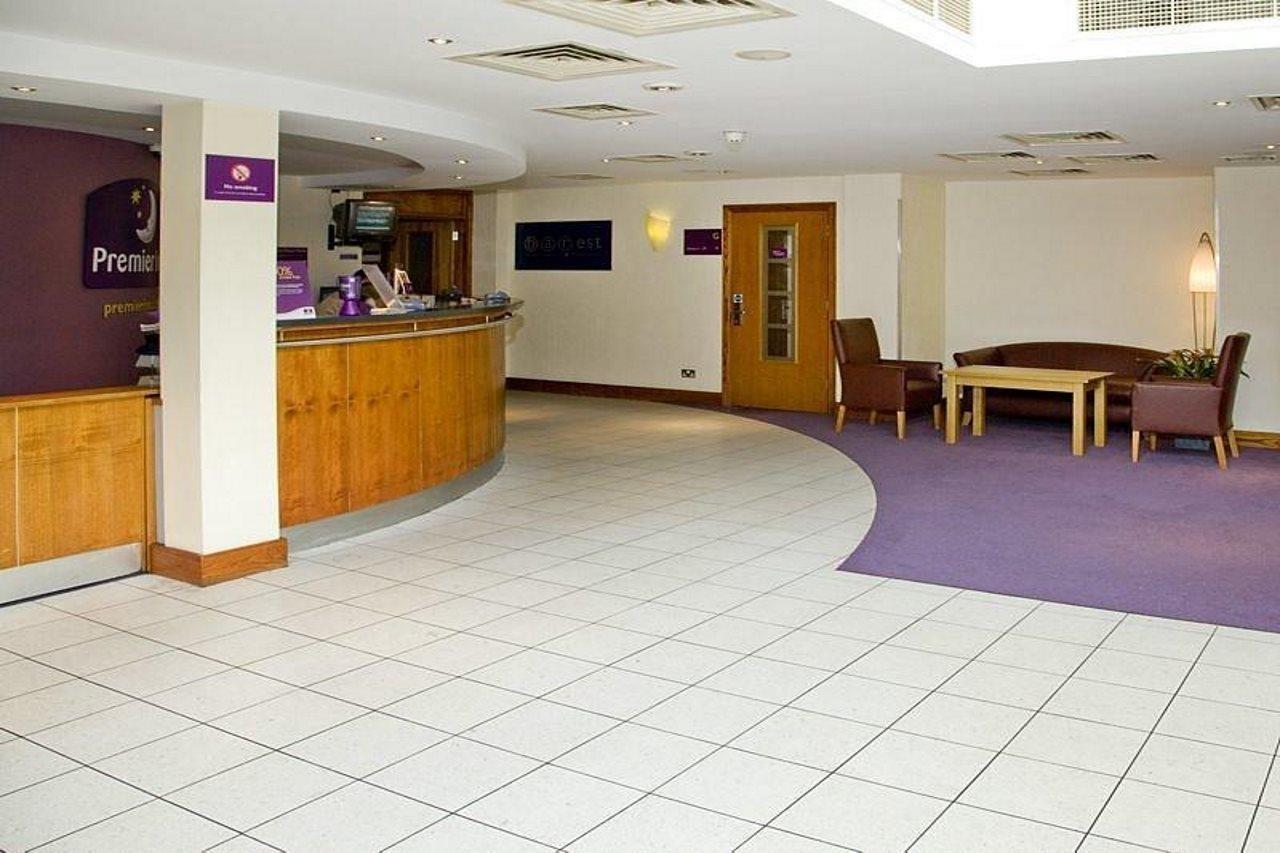 Premier Inn Watford Central エクステリア 写真