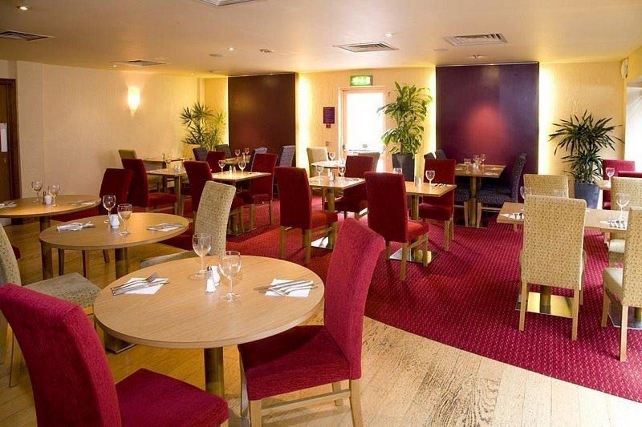 Premier Inn Watford Central エクステリア 写真