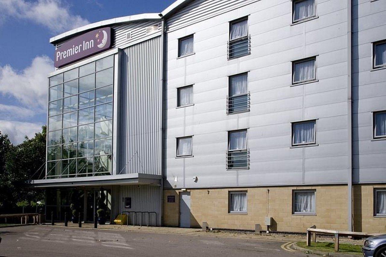 Premier Inn Watford Central エクステリア 写真