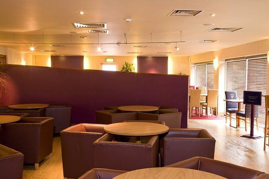 Premier Inn Watford Central エクステリア 写真