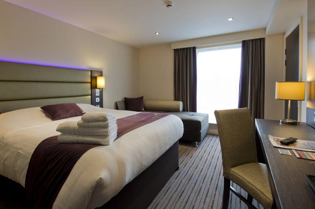 Premier Inn Watford Central エクステリア 写真