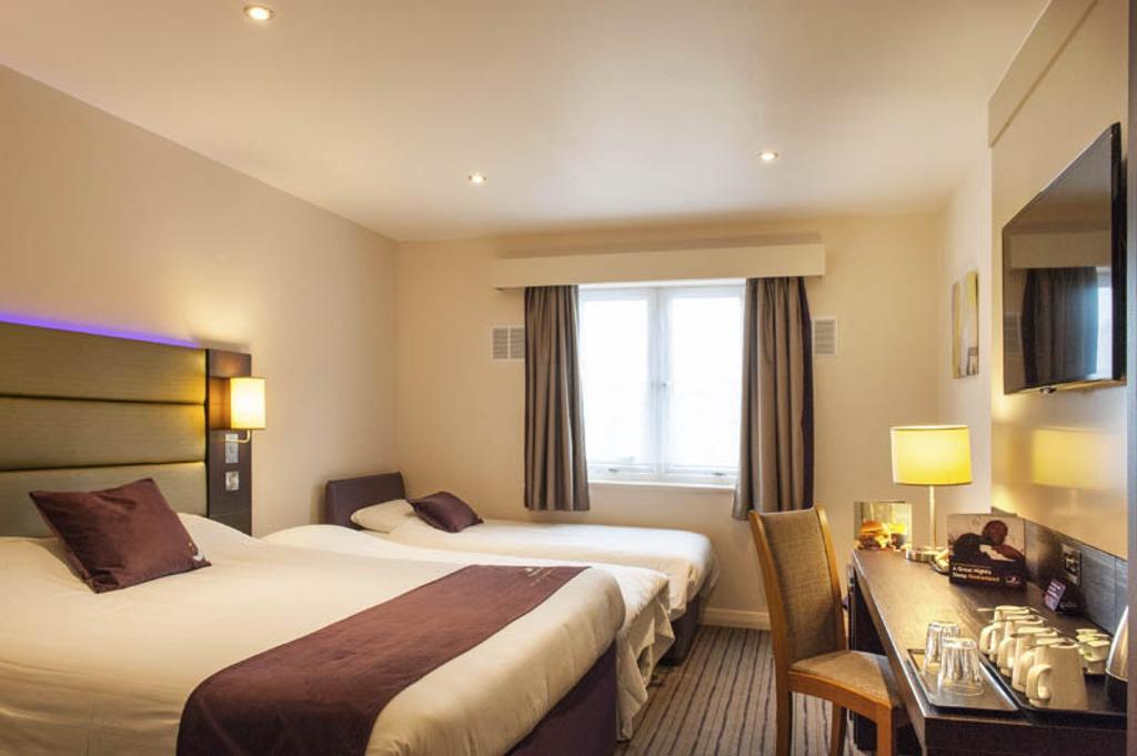 Premier Inn Watford Central エクステリア 写真