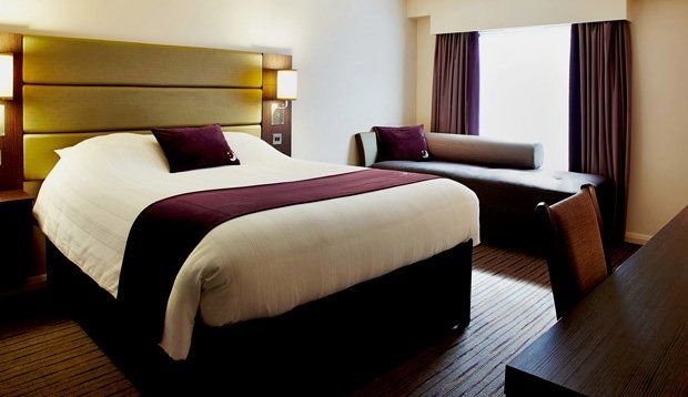 Premier Inn Watford Central エクステリア 写真