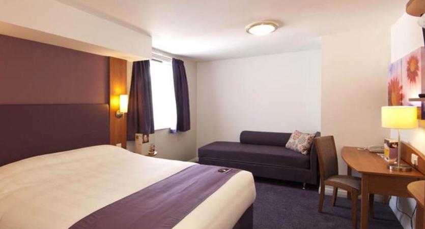 Premier Inn Watford Central エクステリア 写真